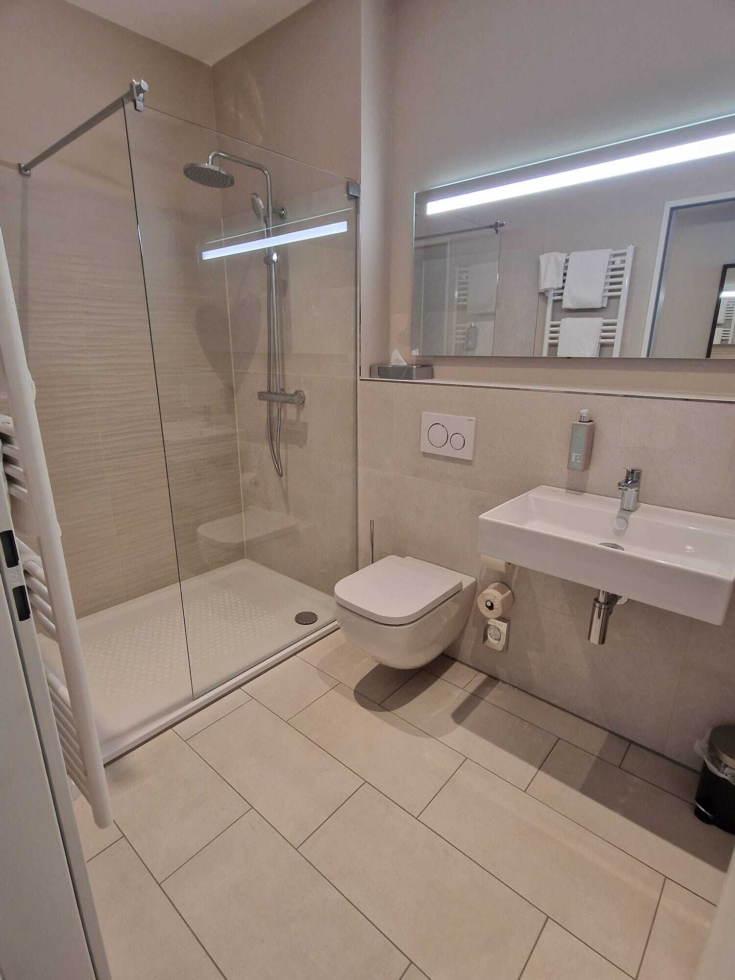 comfort double room | bathroom | free toiletries, hair dryer, towels, soap