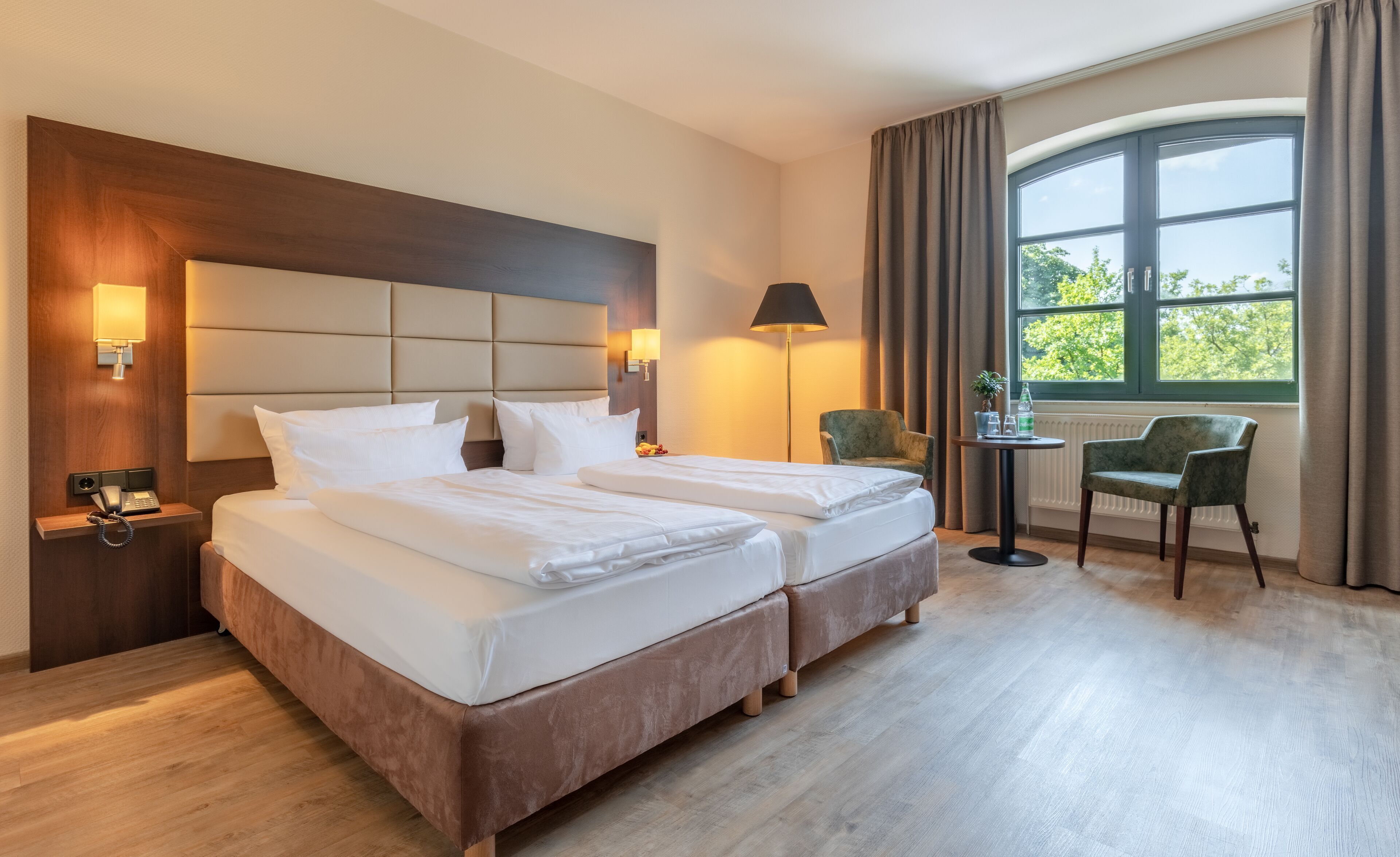 Hypo-allergenic bedding, minibar, in-room safe, desk