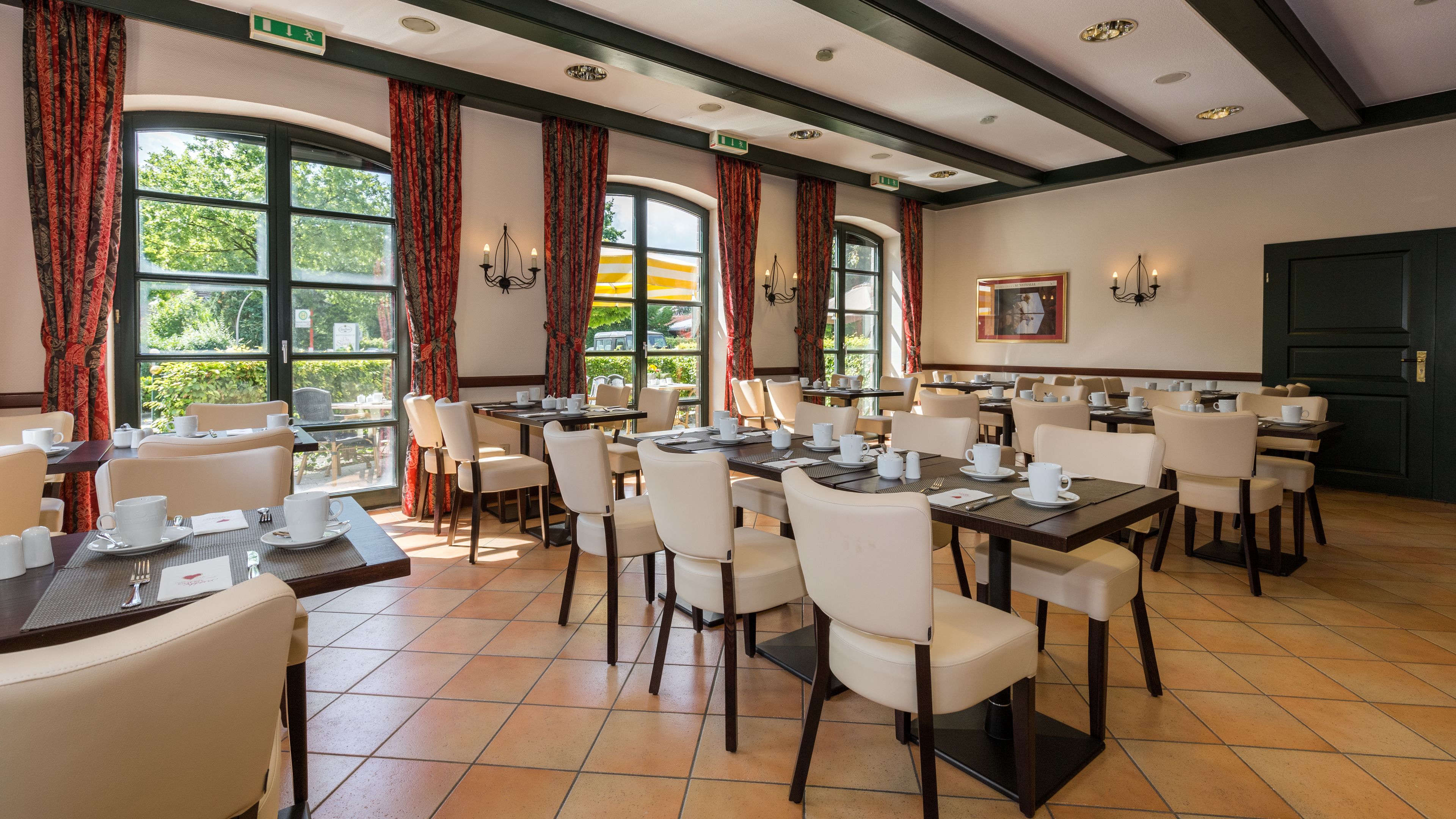 Tägliches Frühstücksbuffet (15.00 EUR pro Person)