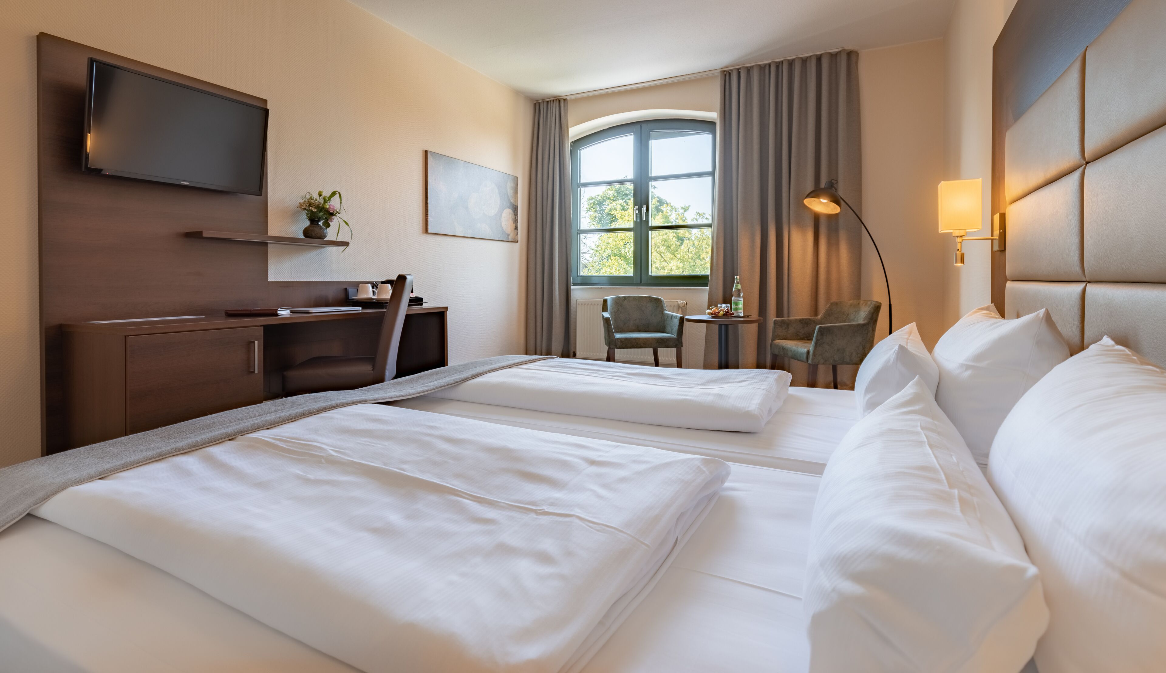 classic double room | hypo-allergenic bedding, minibar, in-room safe, desk