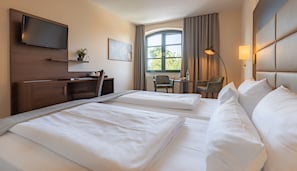 Classic Double Room | Hypo-allergenic bedding, minibar, in-room safe, desk - Hotel Ohlenhoff (Norderstedt)