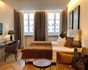 Deluxe Double Room | In-room safe, desk, laptop workspace, free WiFi - Hotel Post (Burghausen)