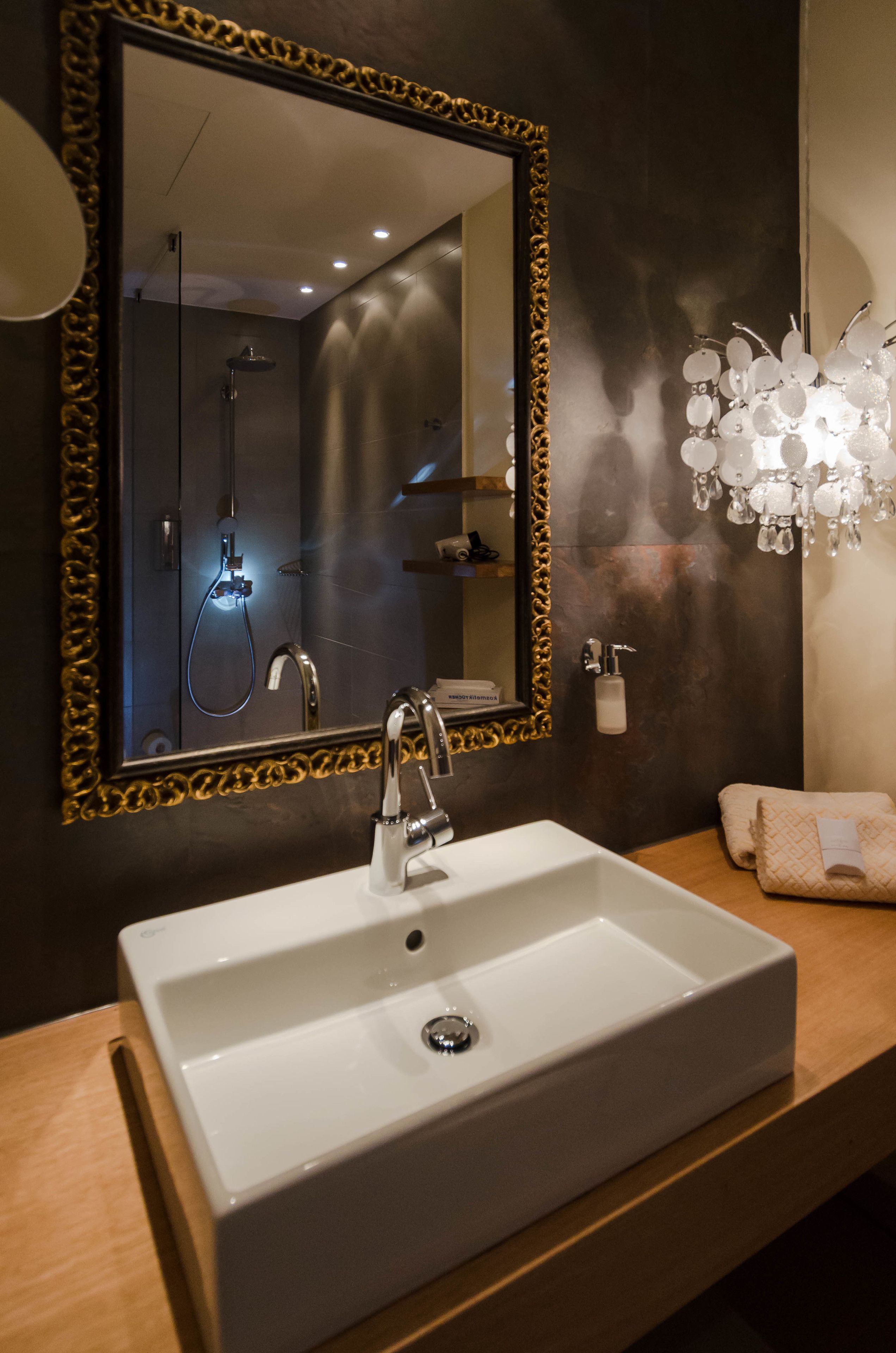 economy single room | bathroom | free toiletries, hair dryer, towels, soap