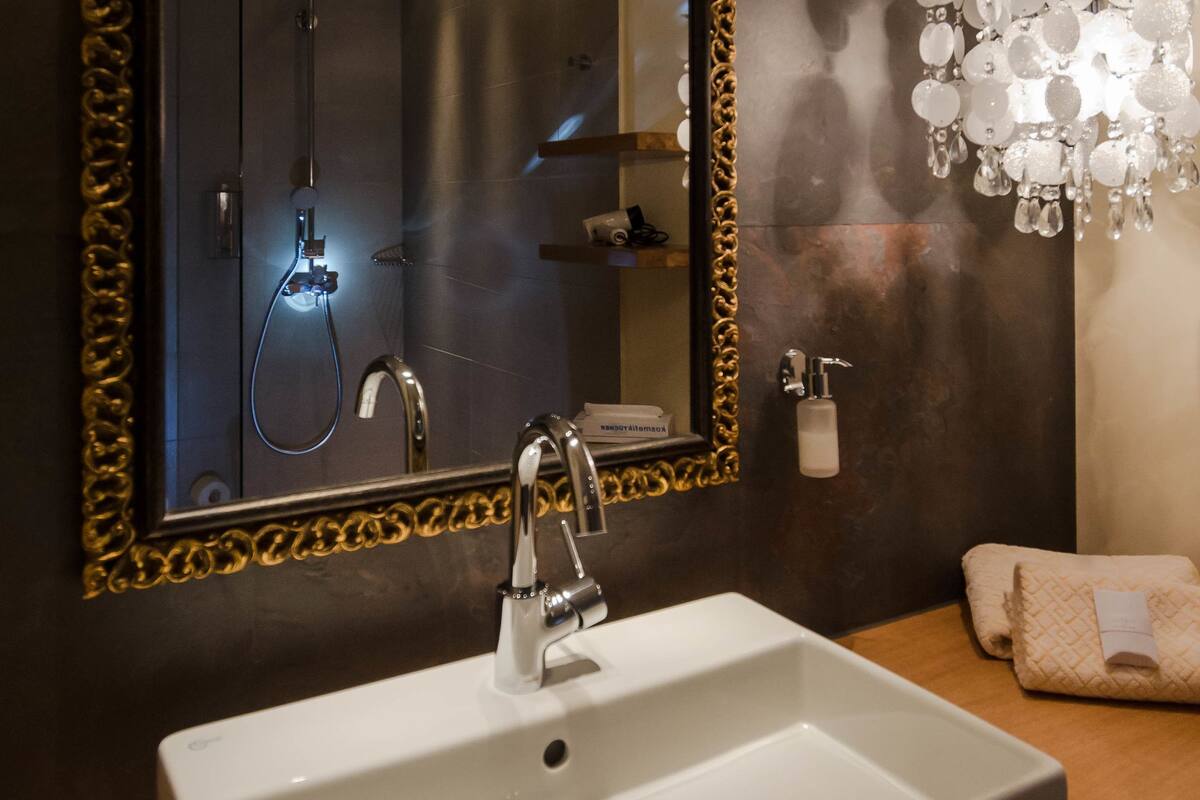 economy single room | bathroom | free toiletries, hair dryer, towels, soap