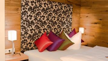 Habitación individual económica | Caja de seguridad en la habitación y escritorio