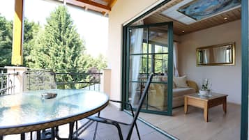 Junior Suite, Balcony, Garden View | Balcony