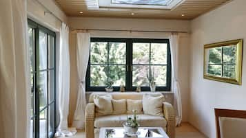 Junior-Suite, Balkon, Gartenblick | Wohnbereich