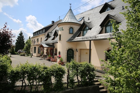 Entrée de l’hébergement. Landhotel Villa Moriz Garni