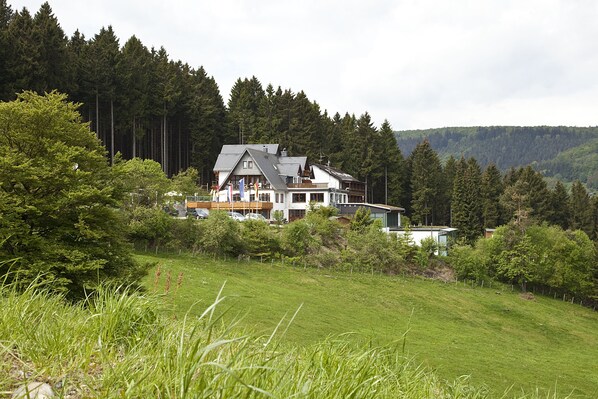 Situated in a lush, green landscape, this hotel offers scenic views from its multiple levels with balconies and large windows.