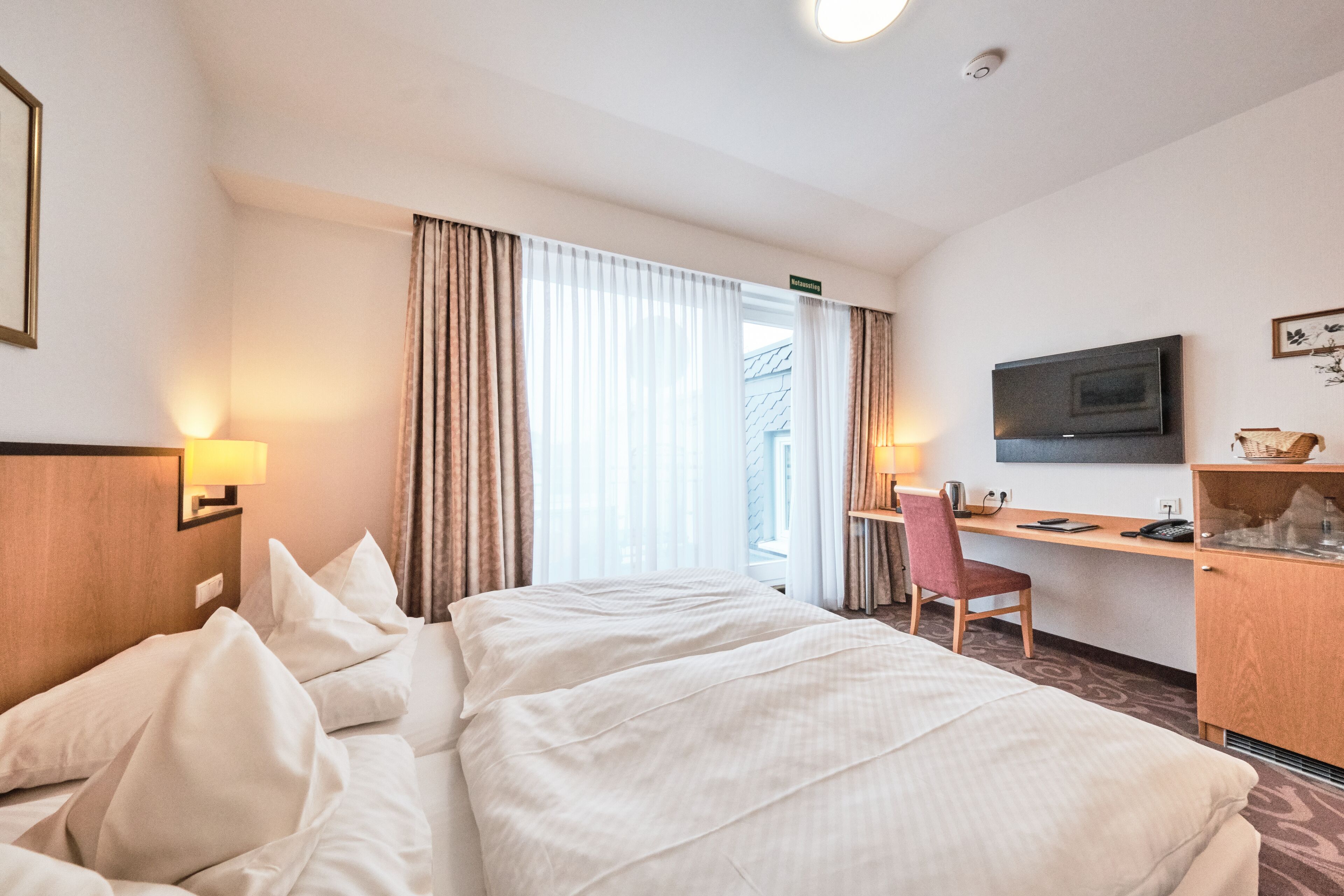 standard double room | minibar, in-room safe, desk, soundproofing