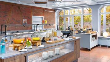 Daily buffet breakfast (EUR 17 per person)