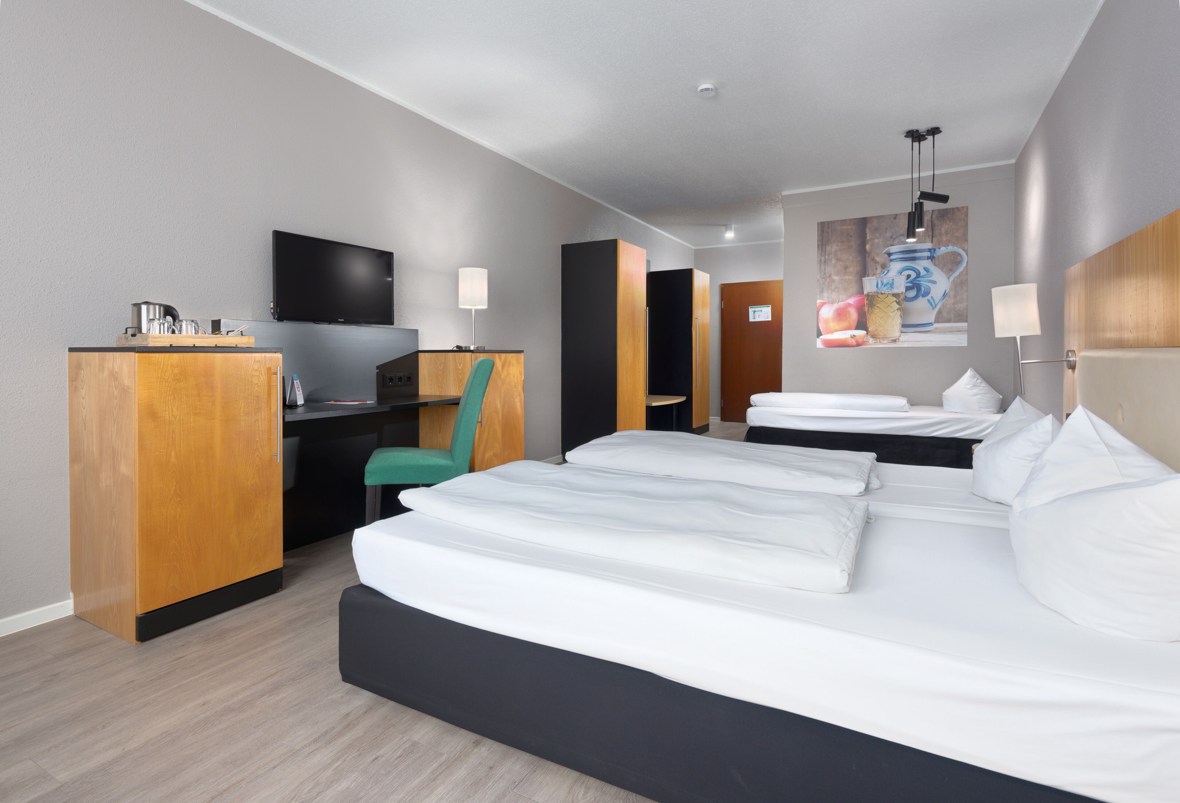 Habitación triple estándar | Escritorio, cortinas blackout, wifi gratis y ropa de cama 