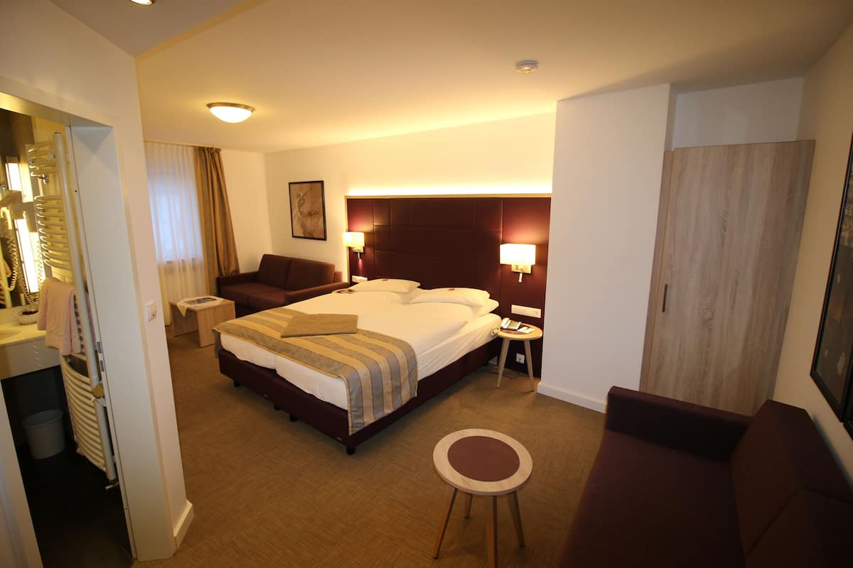 Premium bedding, minibar, desk, soundproofing