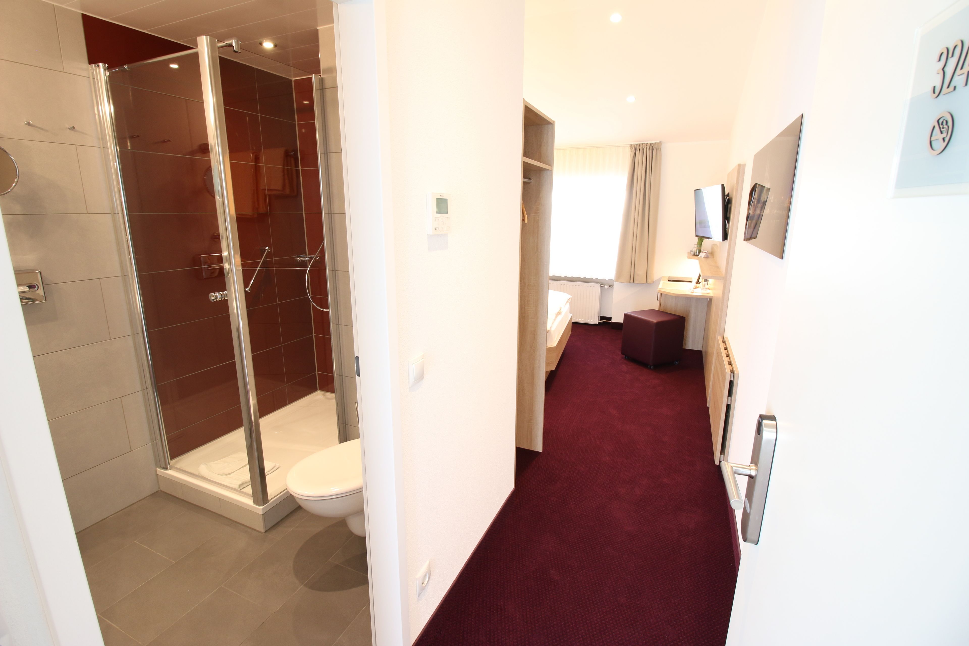 business single room | premium bedding, minibar, desk, soundproofing