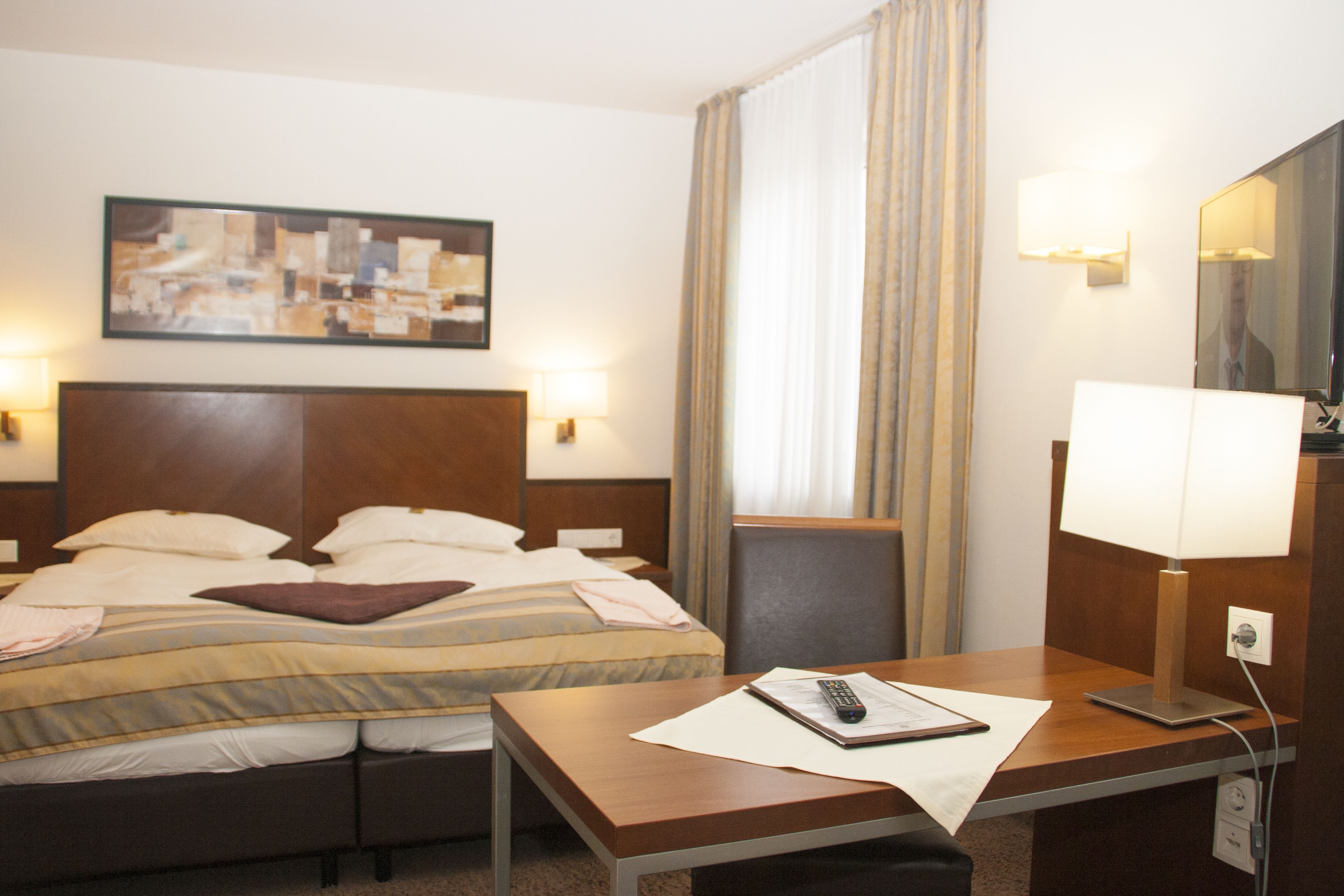 junior suite | premium bedding, minibar, desk, soundproofing