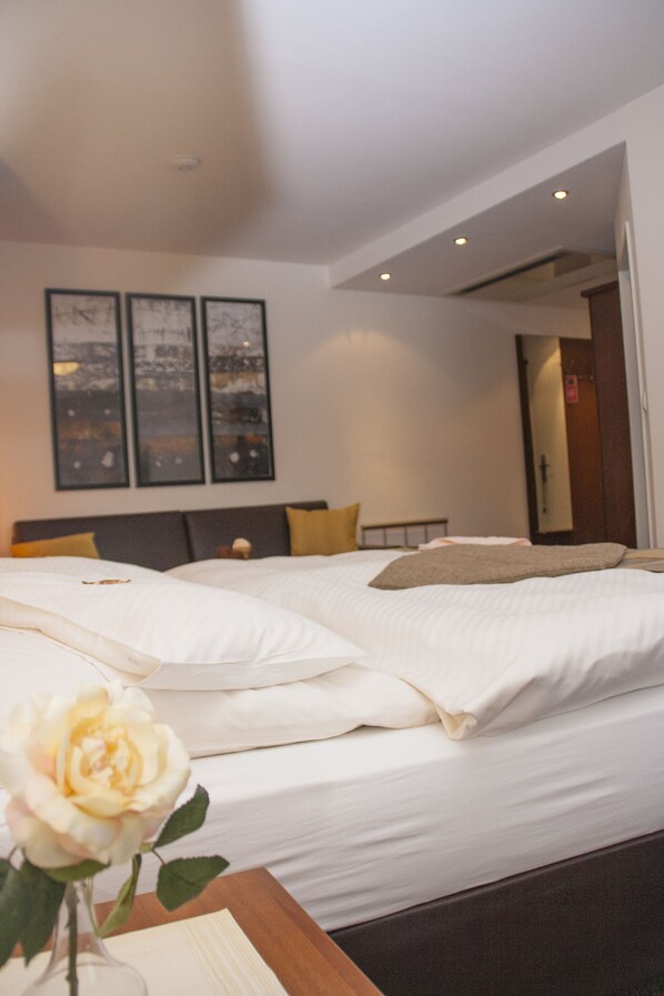 Suite junior | Ropa de cama de alta calidad, minibar, escritorio y insonorización 