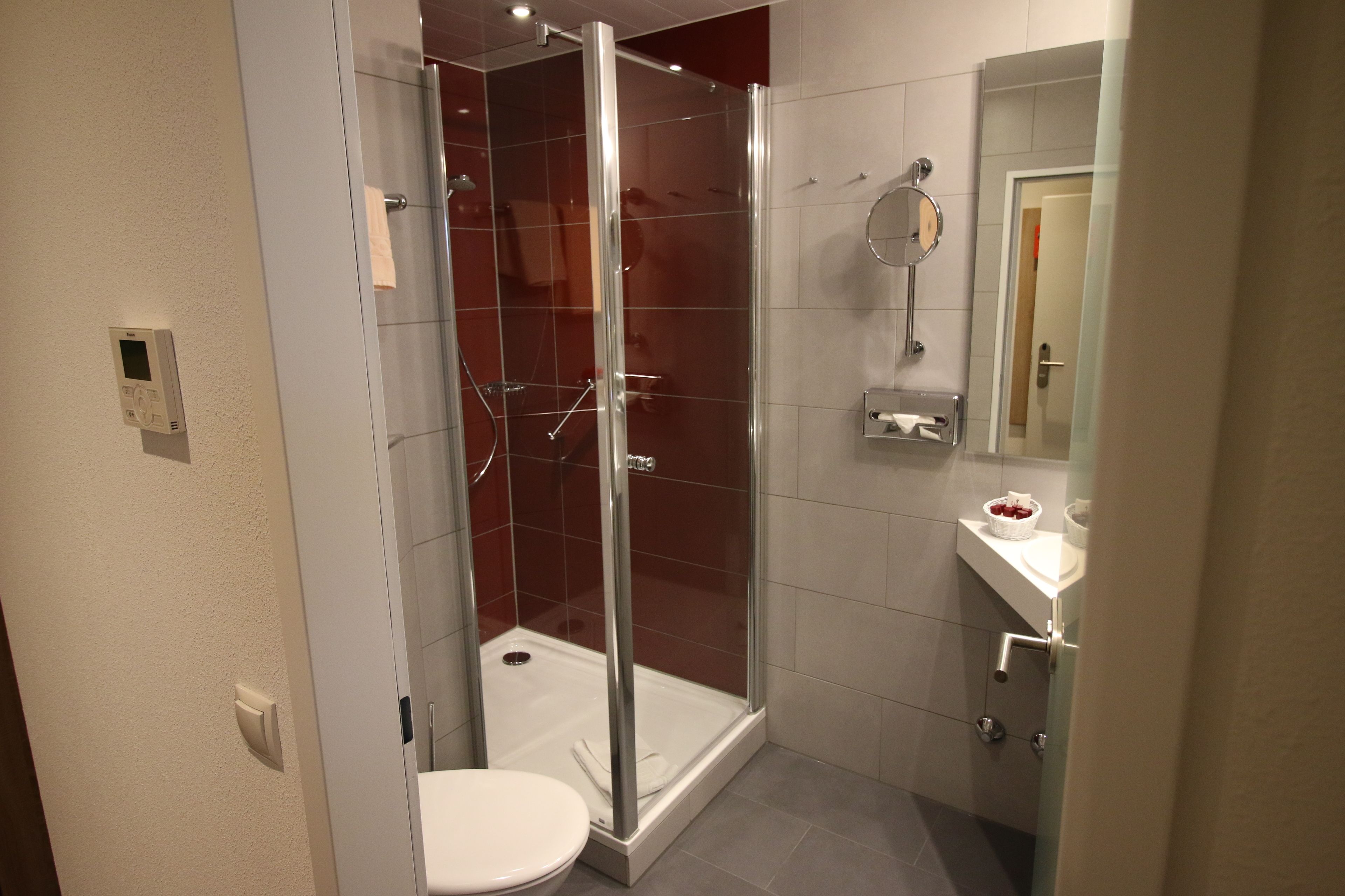 business single room | bathroom | free toiletries, hair dryer, towels
