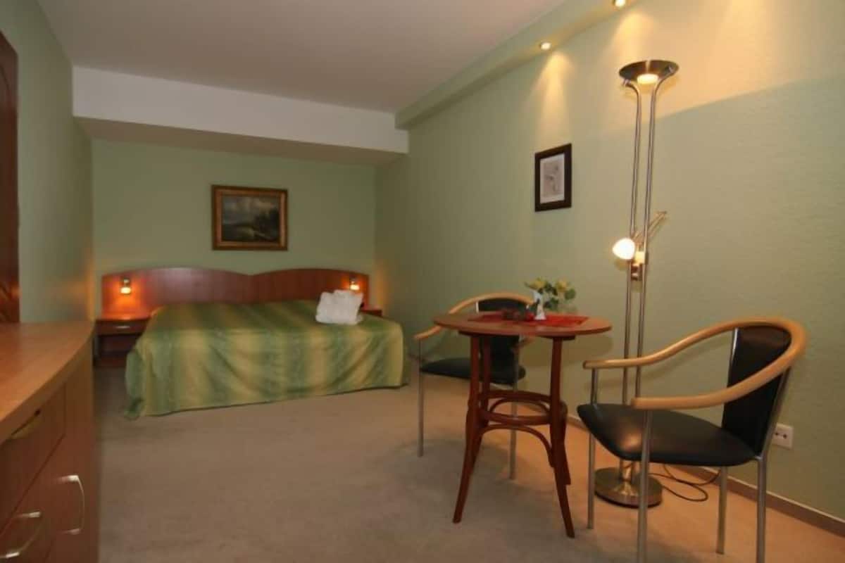 Habitación doble Confort | Sábanas de algodón egipcio, cunas gratuitas, camas extra y wifi gratis 