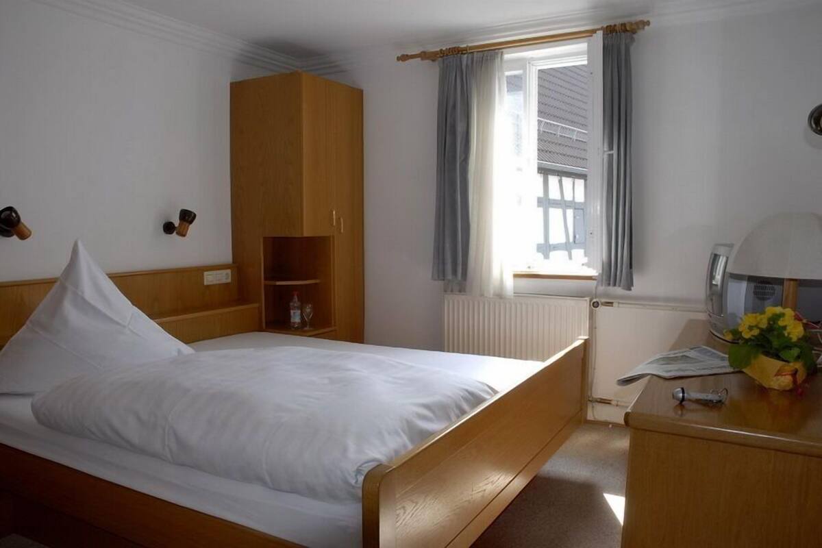 Double Room | Desk, cots/infant beds, rollaway beds, free WiFi