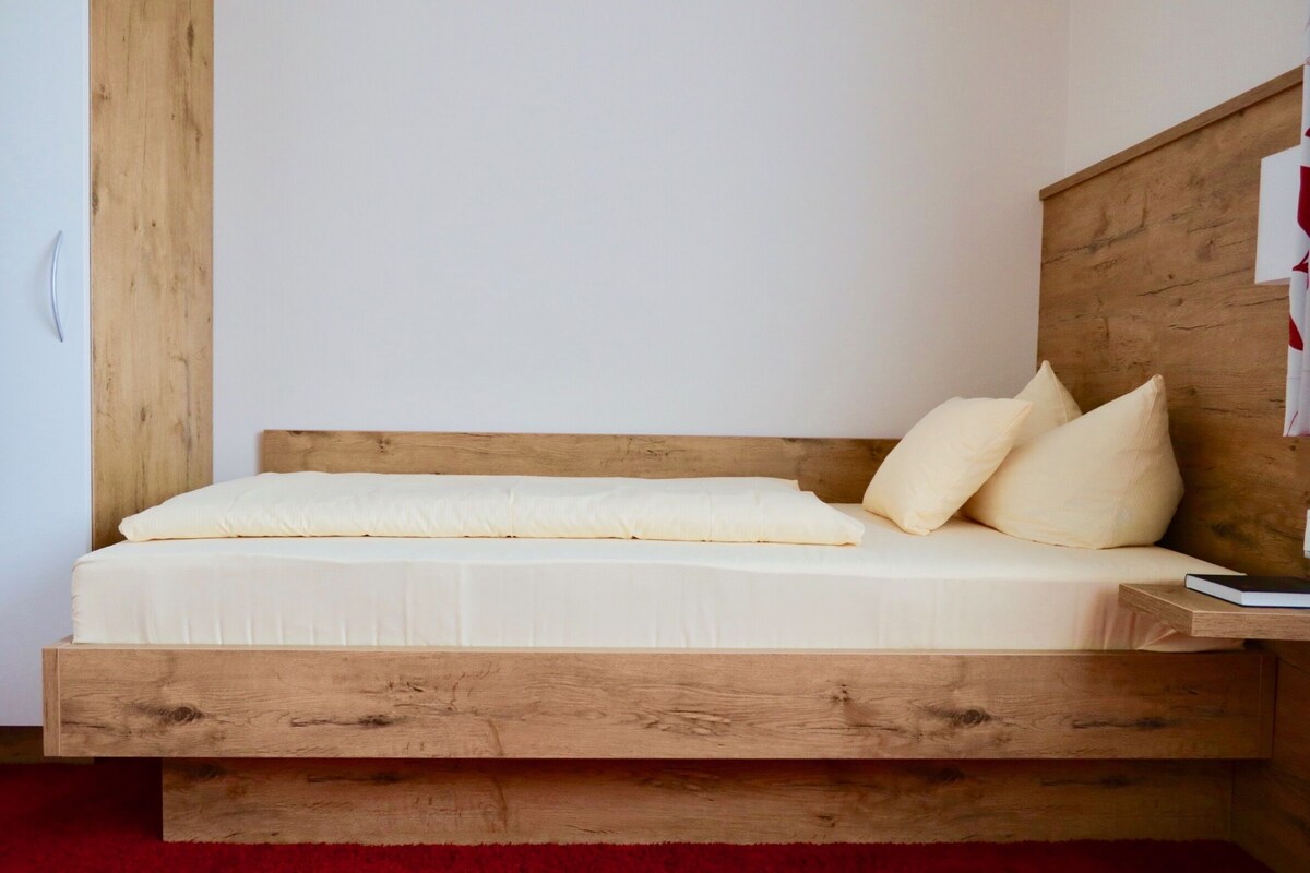 Chambre Simple Standard | Coin séjour