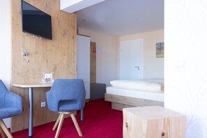 Premium bedding, in-room safe, desk, iron/ironing board - Hotel Renchtalblick (Oberkirch)