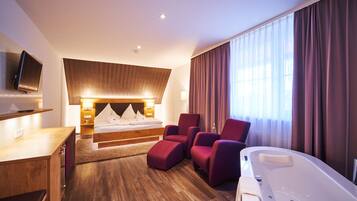 Doppia Deluxe, non fumatori, idromassaggio | Area soggiorno | TV a schermo piatto