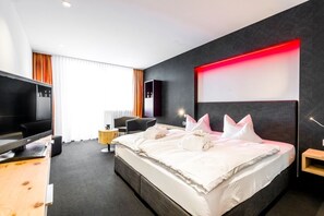 Romantisches Doppelzimmer, Nichtraucher | Wohnbereich | Flachbildfernseher