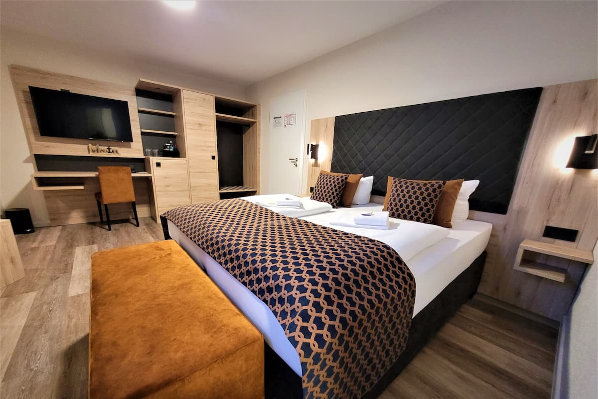 Comfort Tek Büyük Yataklı Oda | Minibar, odada kasa, masa, dizüstü bilgisayar çalışma alanı