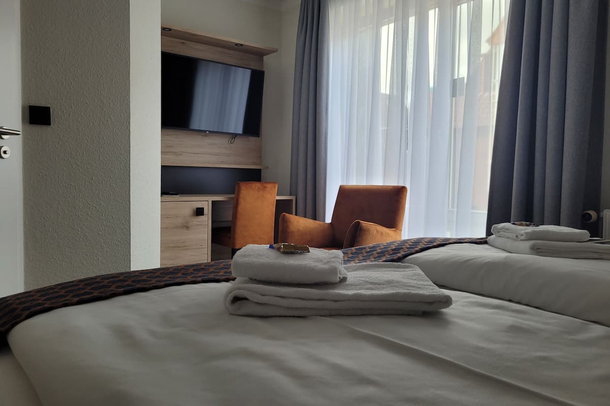 1 Schlafzimmer, Minibar, Zimmersafe, Schreibtisch