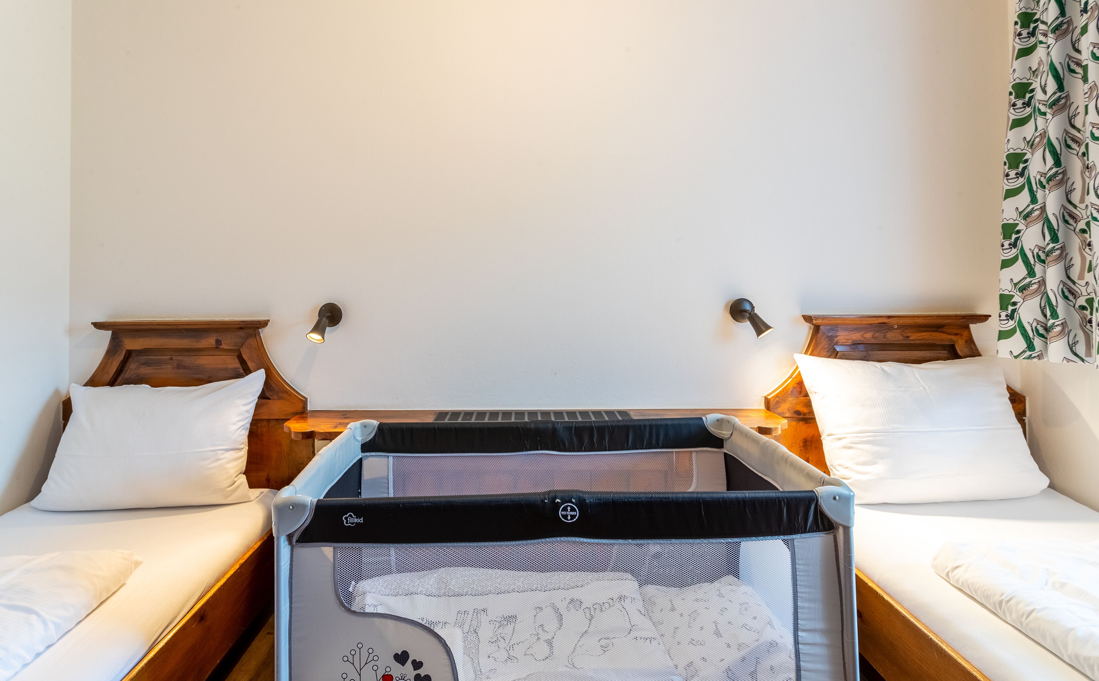 Desk, laptop workspace, WiFi (free), bed sheets