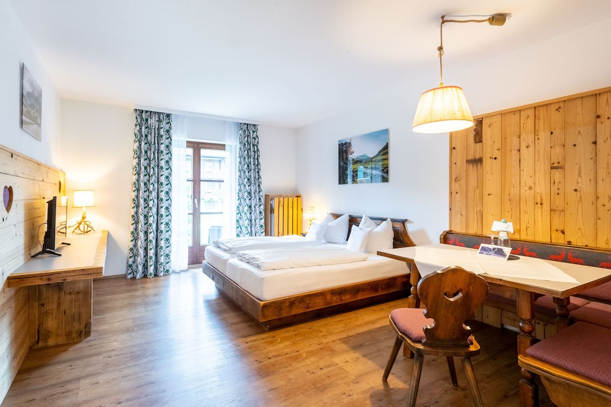 Habitación familiar | 1 dormitorio, escritorio, espacio para trabajar con un portátil