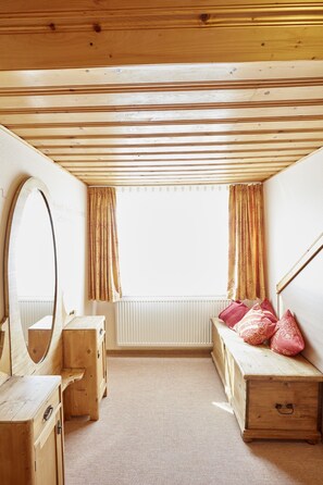 In-room safe, desk, laptop workspace, free WiFi