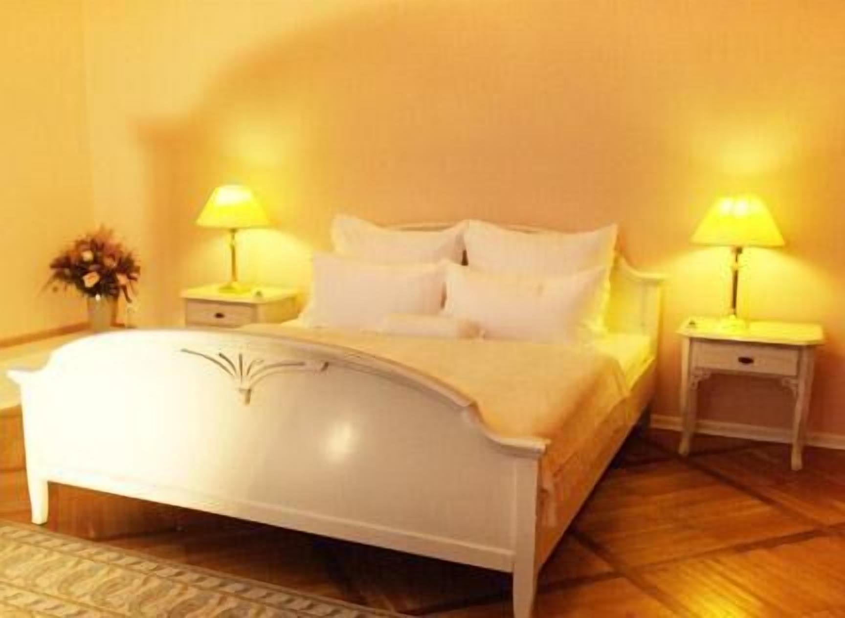 hypo-allergenic bedding, minibar, in-room safe, individually furnished