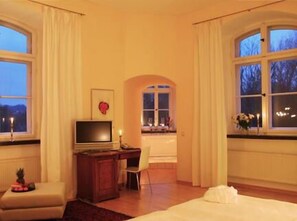 Literie hypoallergénique, minibar, coffres-forts dans les chambres