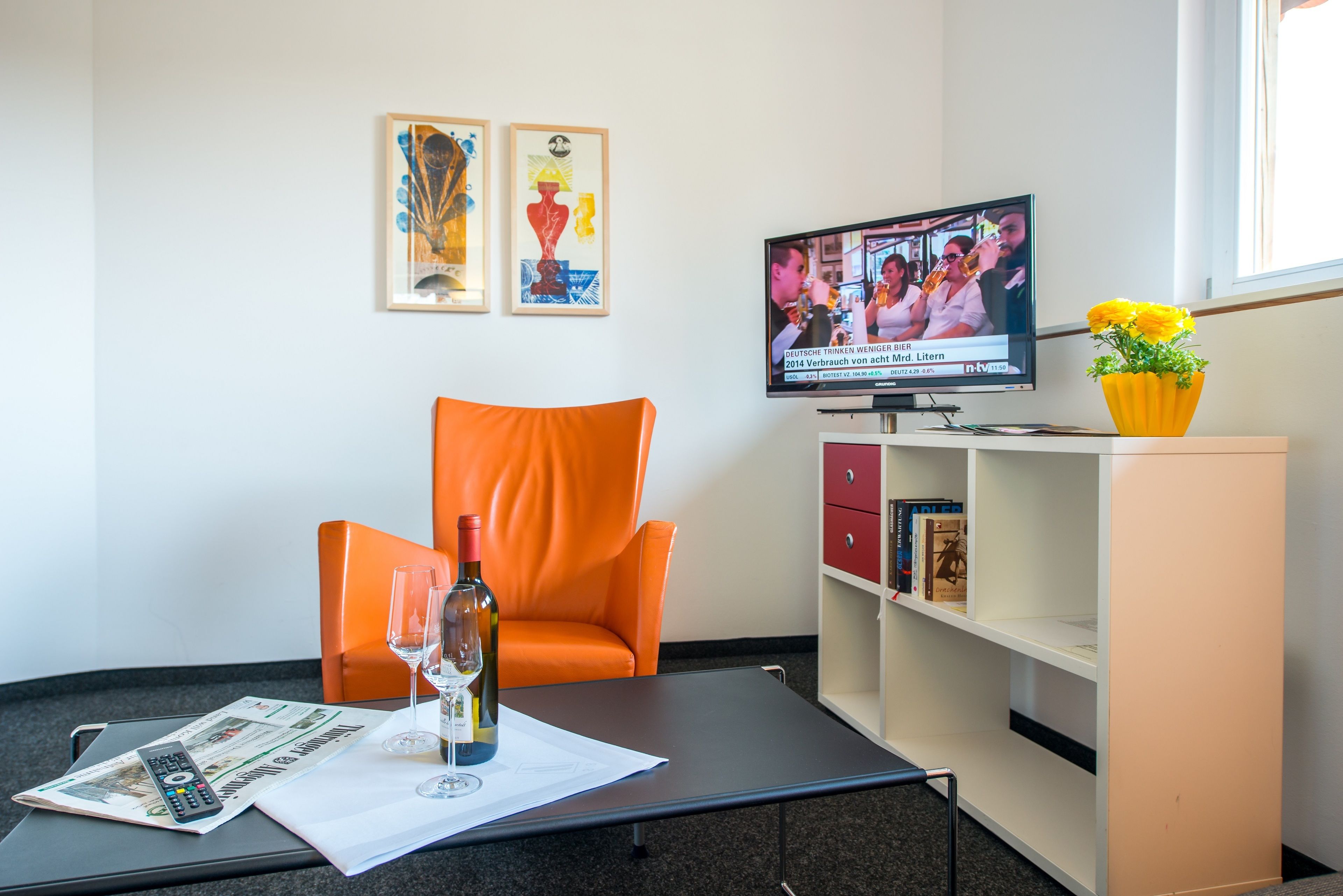 standard double room, 1 queen bed | living area | flat-screen tv