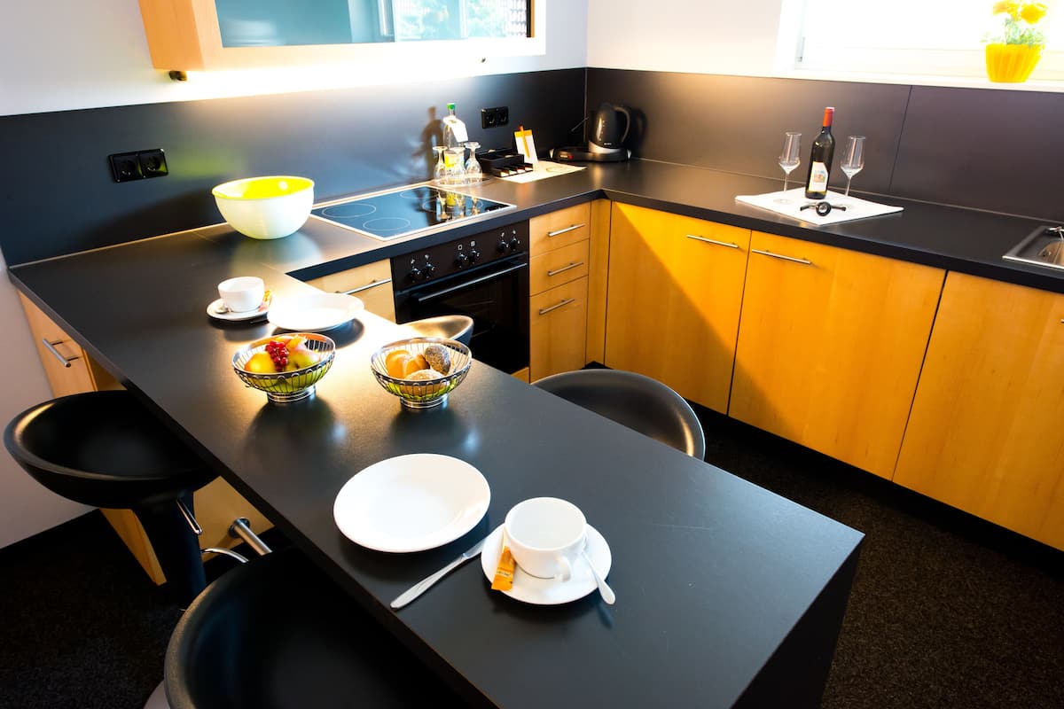 full-sized fridge, stovetop, coffee/tea maker, electric kettle