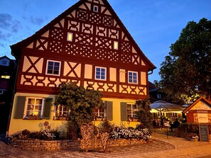 المنشأة من الخارج