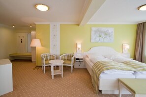 スタンダード ダブルルーム | 客室ごとに異なるインテリア、WiFi (無料)