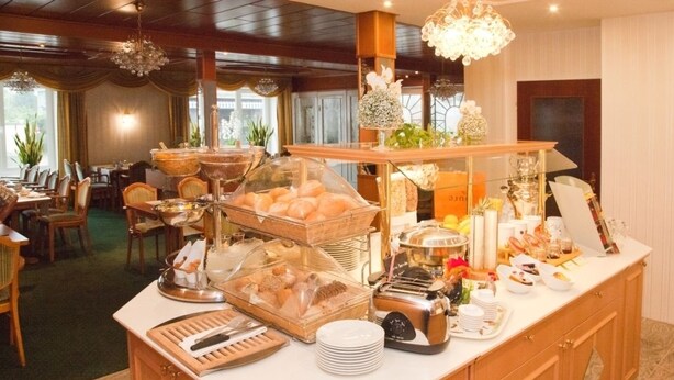 Café da manhã com buffet grátis todos os dias