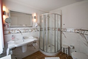 スタンダード ダブルルーム | バスルーム | ヘアドライヤー