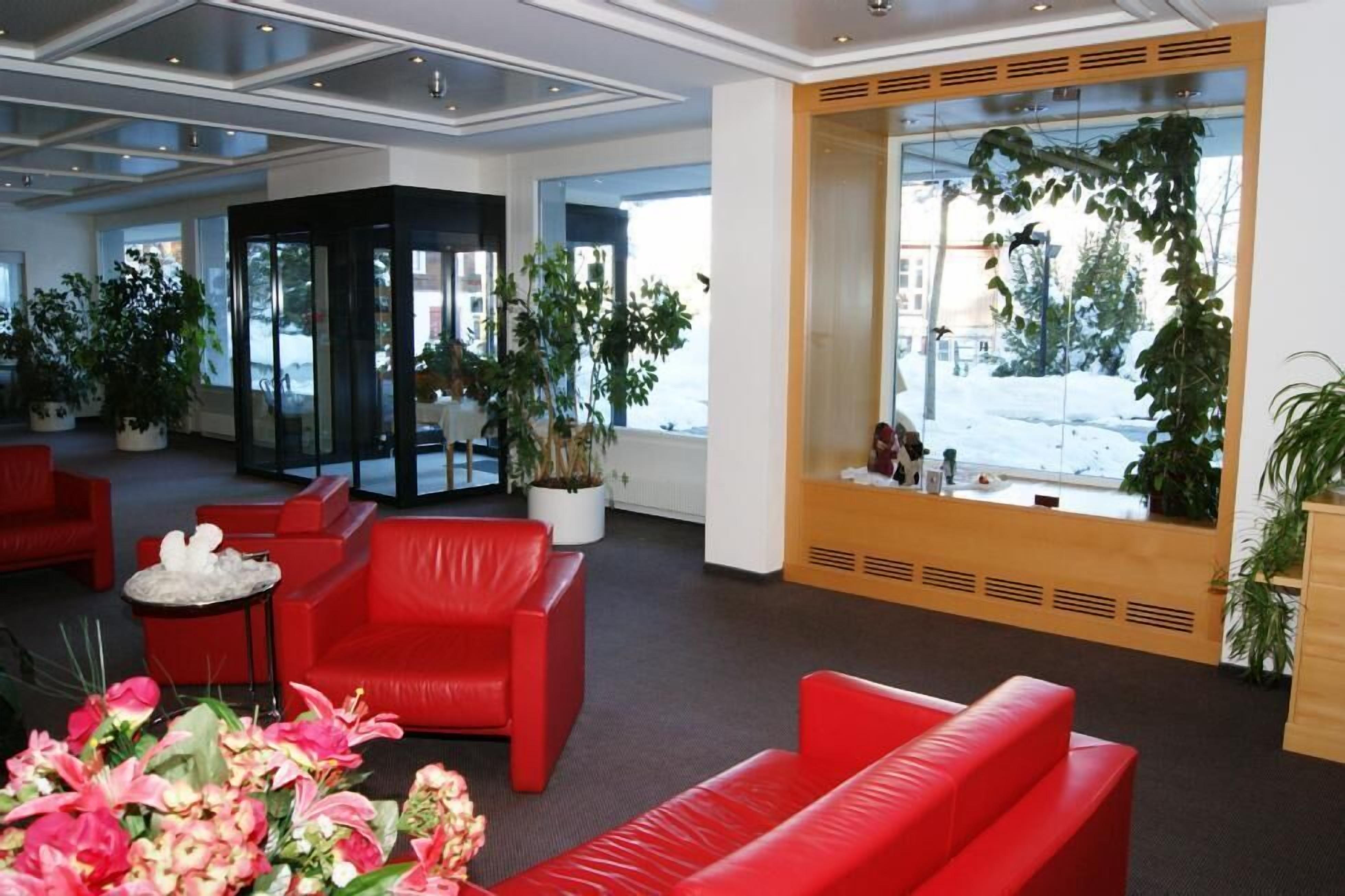 Lobby lounge