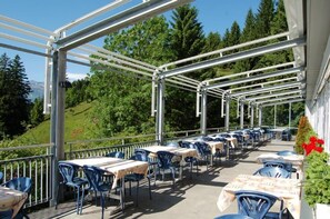 Al fresco dining