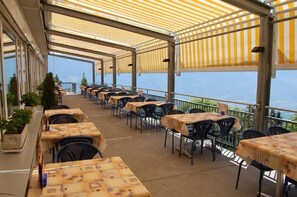 Alfresco dining - Hotel Alvier (Wartau)
