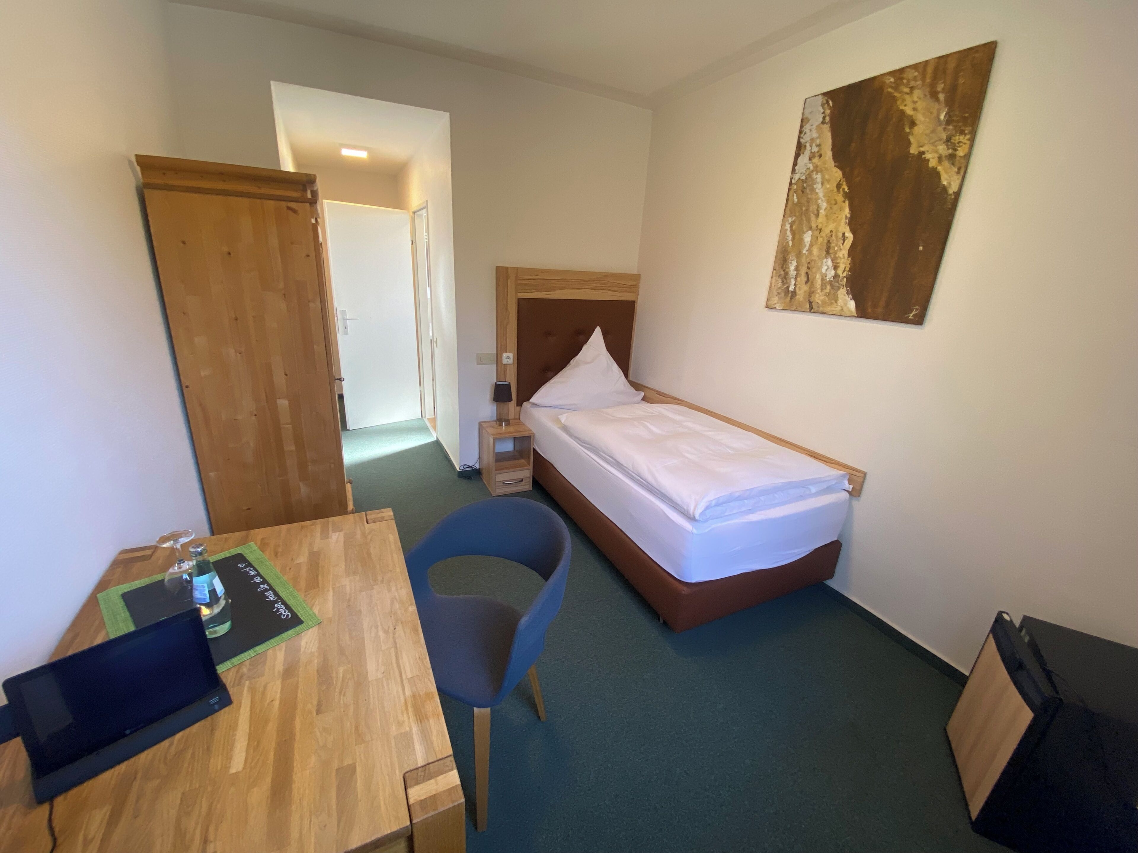 Single Room | Desk, free WiFi, bed sheets