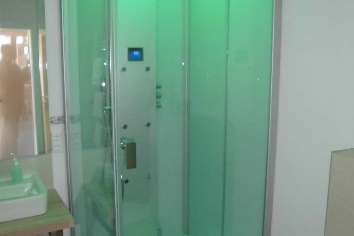 comfort double room | bathroom shower