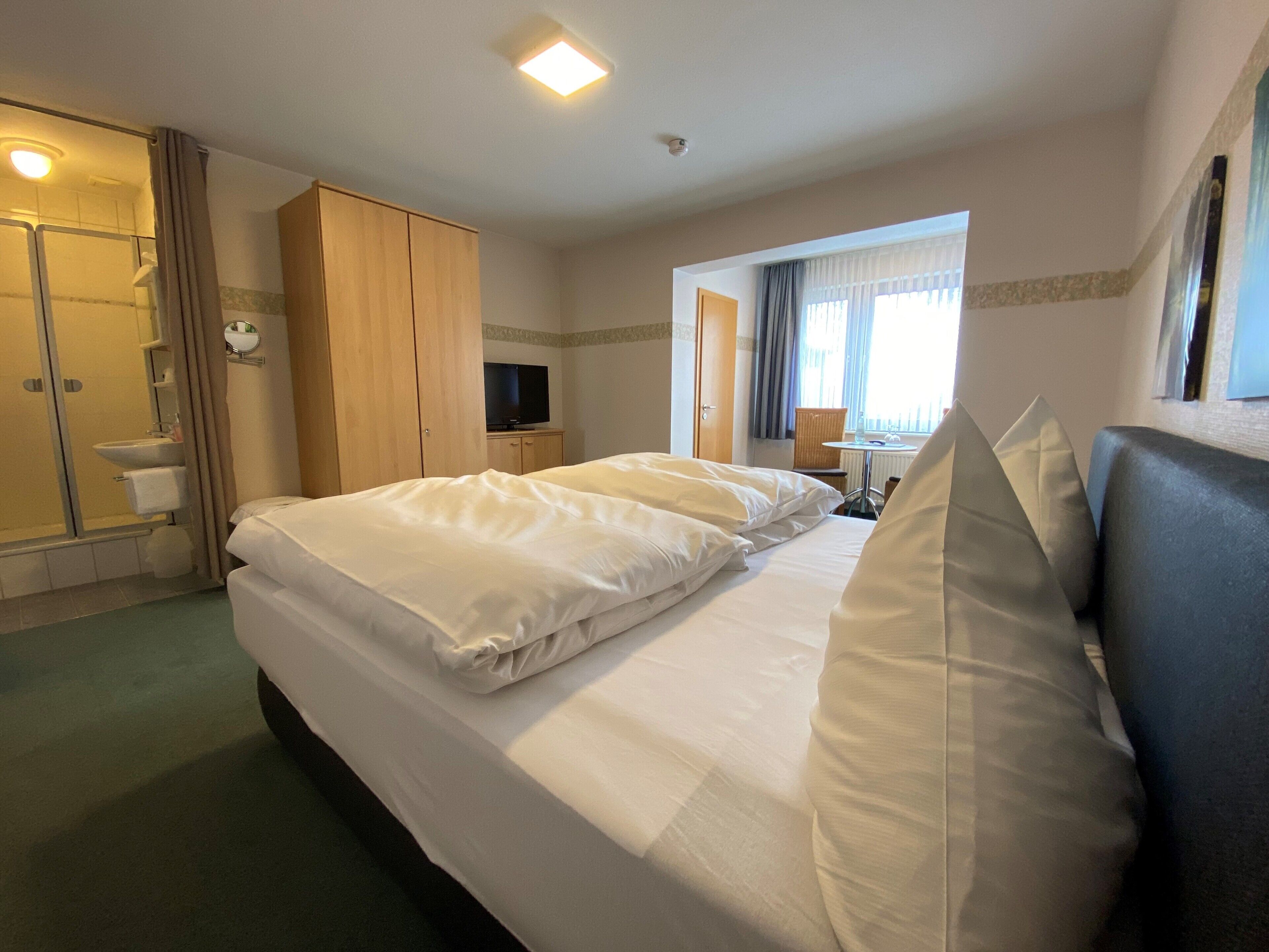 Economy-Doppelzimmer | Schreibtisch, kostenloses WLAN, Bettwäsche