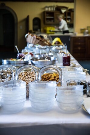 Daily buffet breakfast for a fee