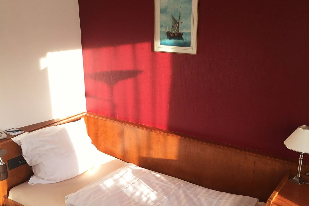Quarto solteiro | Frigobar, escrivaninha, Wi-Fi de cortesia