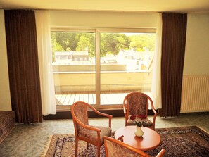 Quadruple Room | Living area