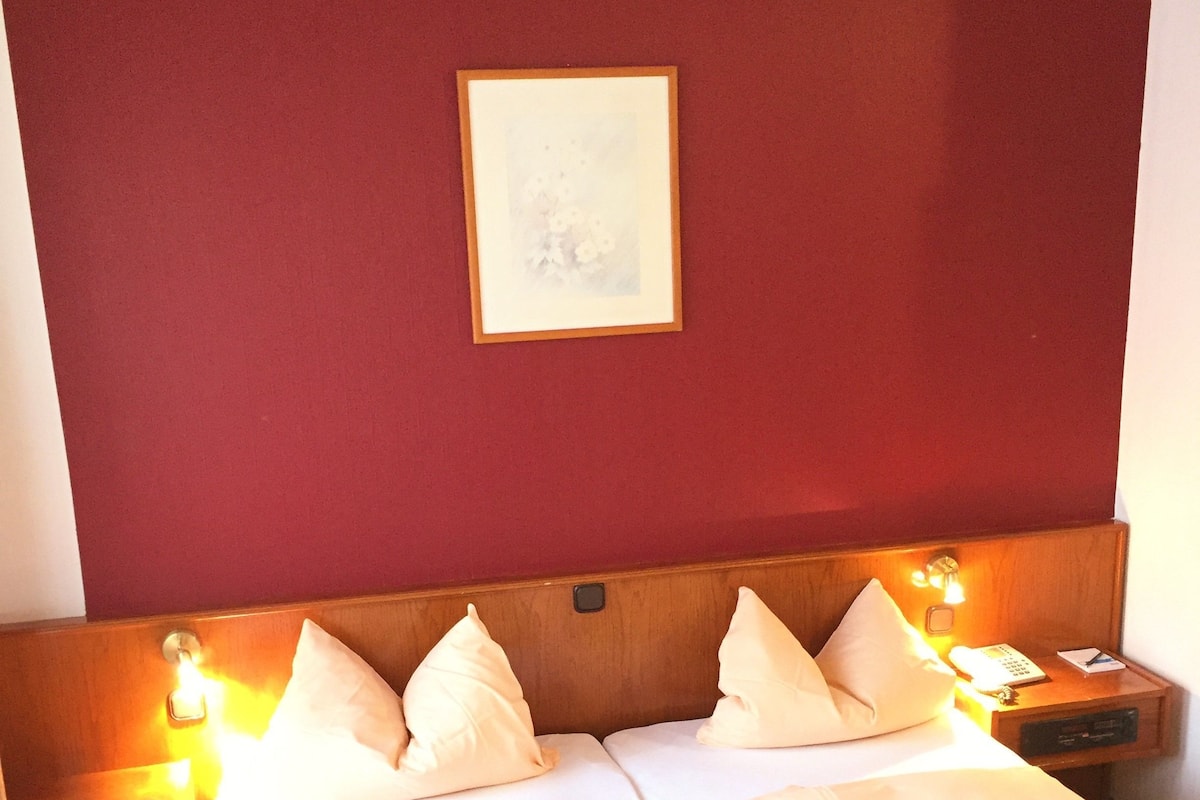 Quarto casal | Frigobar, escrivaninha, Wi-Fi de cortesia